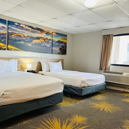 Days Inn By Wyndham Wheatland Exterior photo